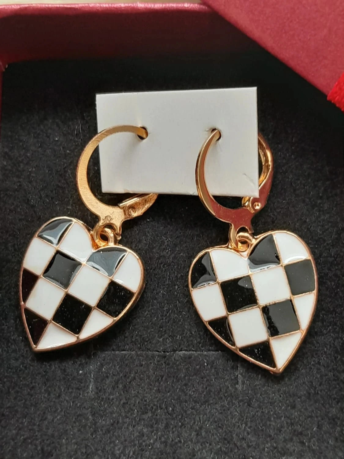 Boucles d'oreilles, coeur à carreaux émaillées, couleurs noir,  dorées – photo 2